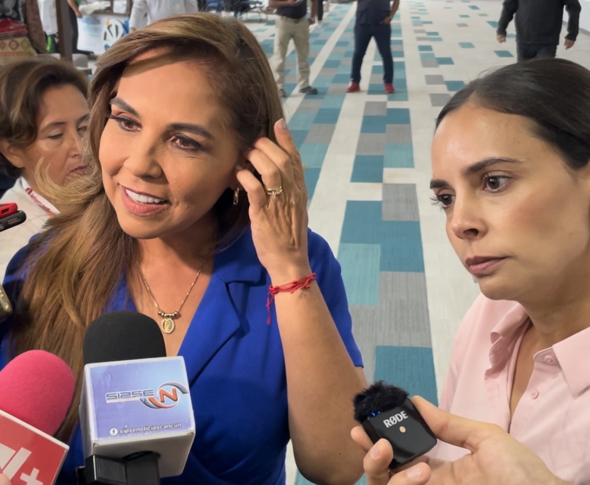 "Mara Lezama Espinosa risponde alle domande della stampa."