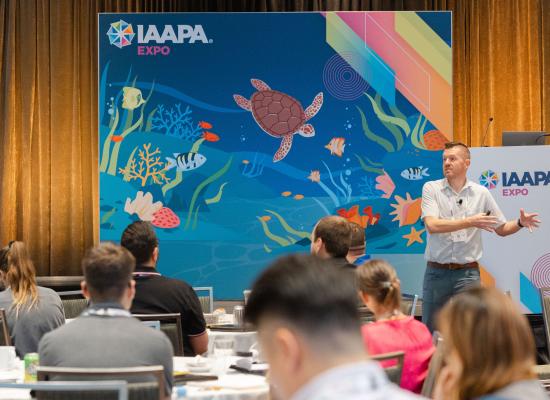 David Gray comparte una sesión interesante durante el seminario del Instituto IAAPA para profesionales de atracciones en IAAPA Expo 2023