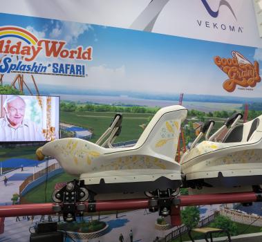 Bom molho! trem de montanha-russa de Holiday World e Vekoma na IAAPA Expo 2023