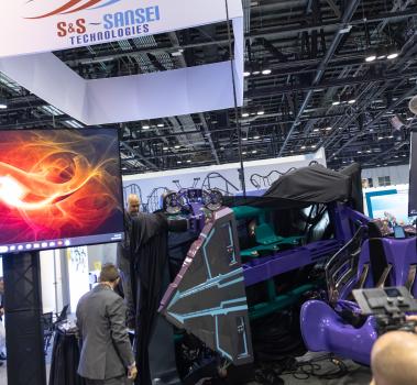 Revelación del telón para el tren de montaña axial con temática de Transformers de S&S Worldwide y SEVEN en IAAPA Expo 2023