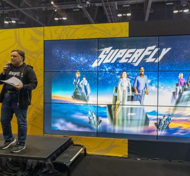 Revelación de la atracción SuperFly de Triotech en IAAPA Expo 2023