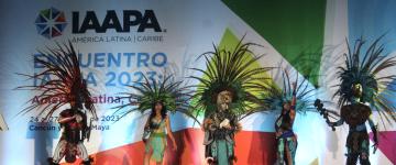 Bailarines de la Cumbre Comercial de América Latina de IAAPA