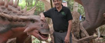 Retrato de Don Lessem, propietario y fundador de Dino Don Incorporated
