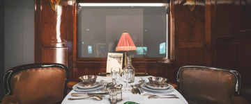 Tavolo da pranzo di Dining - Credit: C'era una volta sull'Orient Express