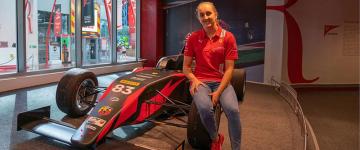 Maya Weug au Ferrari World Abu Dhabi