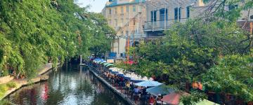 The popular San Antonio Riverwalk during the day, where IAAPA FEC Summit will take place in January 2024