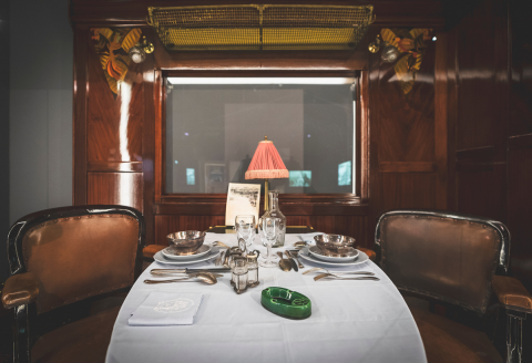 Mesa de comedor de Dining - Crédito: Once Upon a Time en el Orient Express