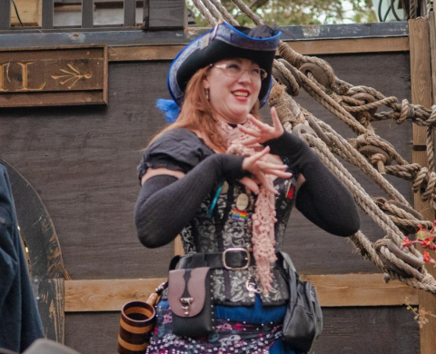 ASLFairesTX supports and promotes ASL access to the Renaissance Festival
