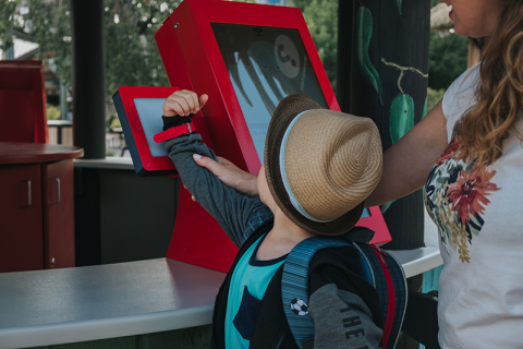 Criança usa Image Connect & GO no zoológico
