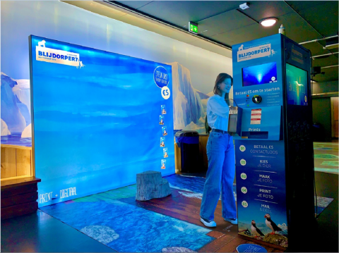 Contactless Photo Booth in Use at Rotterdam Zoos Ocenarium