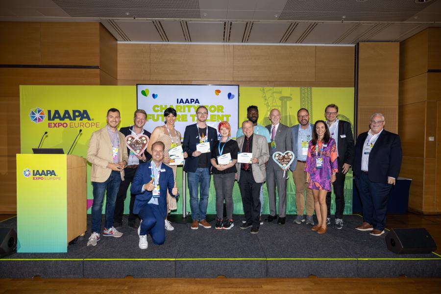 Photo de groupe des lauréats caritatifs de la Fondation IAAPA à l'IAAPA Expo Europe 2023
