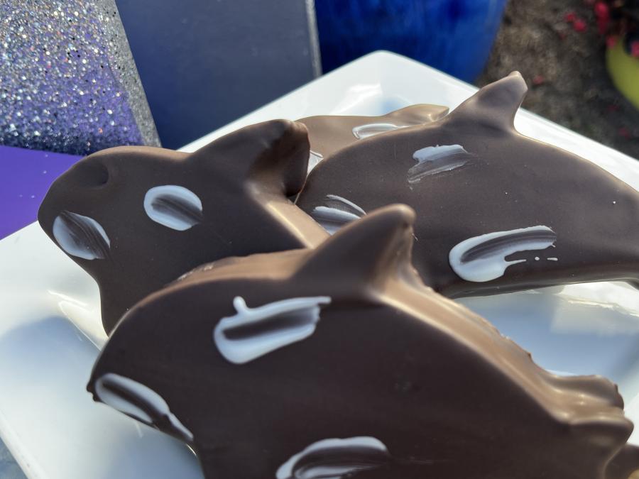 SeaWorld 60 Orca Cake Pops