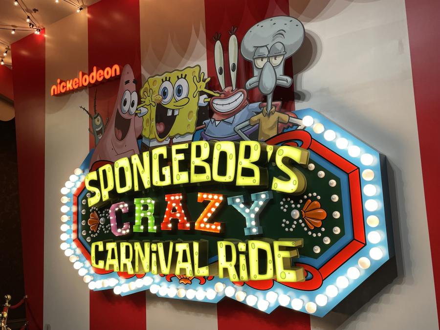Señal de entrada al Crazy Carnival Ride de Bob Esponja.
