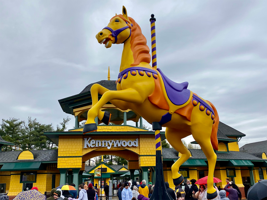 Horse in front of Kennywood Entrance